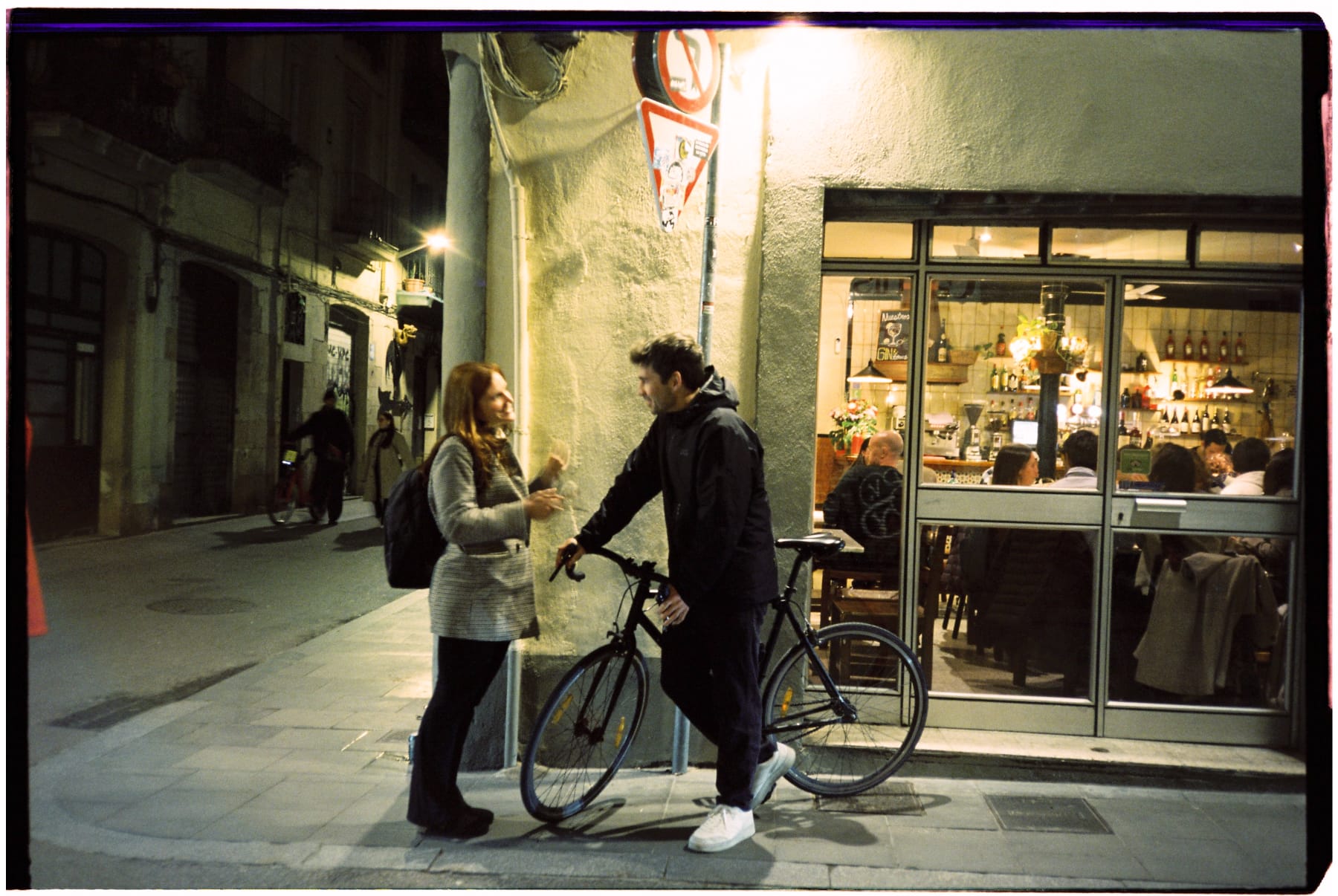 Alba y Felipe en una calle de Barcelona